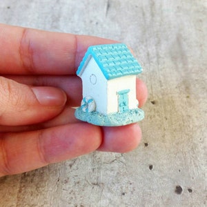 Miniature Beach House, Polyester Figurine For Fairy Garden, Terrarium Decor