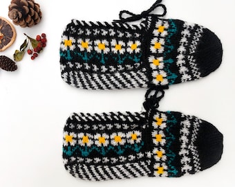 Hand knitted traditional style slipper socks | 2-4 UK size | 4-6 US | 35-37 EU | daisy | black