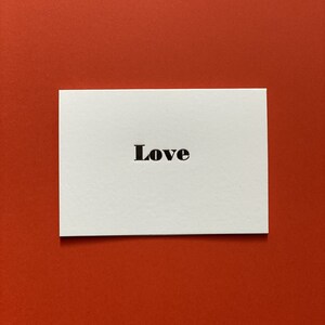 LOVE-kaart » Handgedrukte boekdrukkaart met stijlvolle typografie » Klassieke en elegante kaart