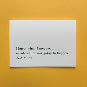 POOH BÄR Karte » Handgedruckte Druckdruckkarte mit stilvoller Typografie » Eine schöne motivationsvolle und herzliche Karte für jeden Anlass