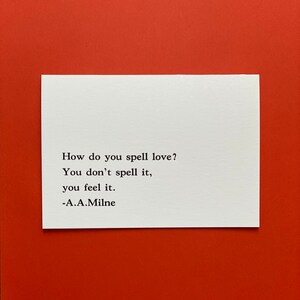 POOH BÄR Karte » Handgedruckte Druckdruckkarte mit stilvoller Typografie » Eine schöne motivationsvolle und herzliche Karte, um zu sagen, ich liebe Dich