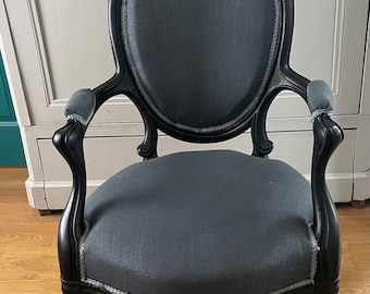 Fauteuil Louis Philippe restauré.