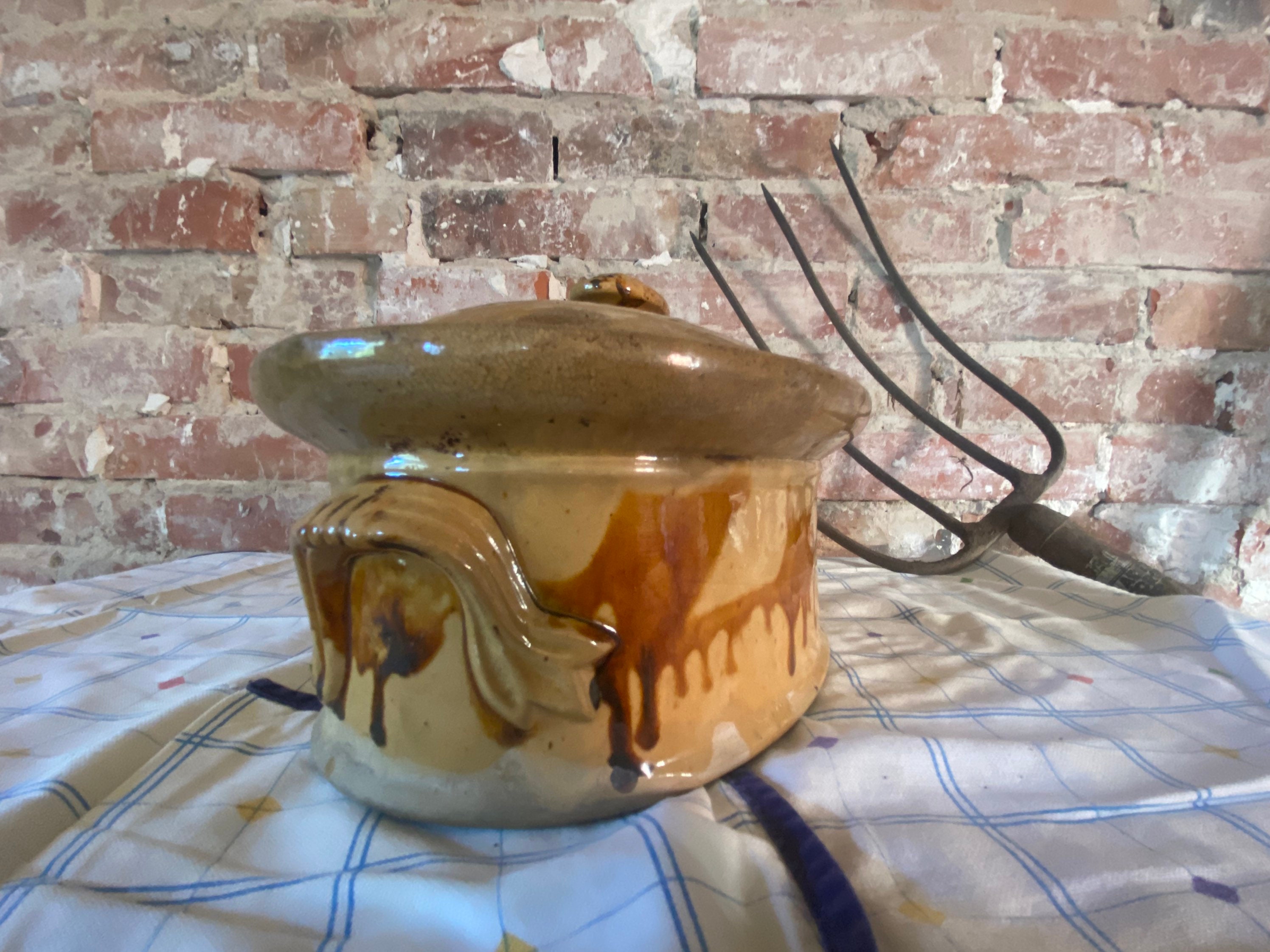 ancienne cocotte av couvercle terre cuite vernissée / céramique vintage  terrine