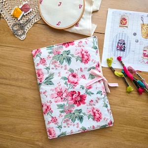 Kruissteekpakket, borduurpakket, DMC-kaartenhouder of etui met rits, roze bloemenpatroon - Sofia