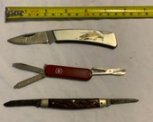 A lot of vintage pocket knives