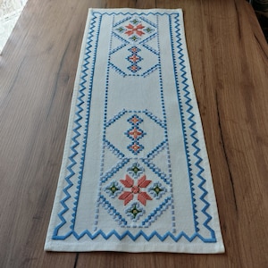 Hand embroidered Scandinavian Vintage table mat , retro table textile, vintage design , Scandinaivan Design, kitchen room textile (F9)