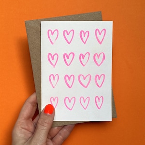 Roze valentijnskaart met hartjes | Riso-kaart | Risografiekaart | Verjaardagskaart schattig | Sympathiekaart | Ik denk aan je | Liefdeskaart