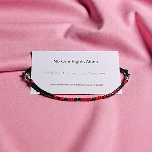 Morse-Code Gewachste Schnur Bewusstsein Armband ""No One Fights Alone"" Rot und Schwarz."