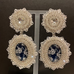 Pendientes de cuentas de doble capa hechos por nativos de Alaska