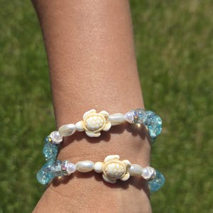 Sea Turtle Glass Bracelet | Ocean Stretch Bracelet | Handmade Sea Life Jewelry | Summer Gift Idea | Beach Vibes | Summer Jewelry