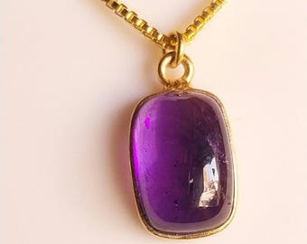Collar con colgante de amatista: plata de ley bañada en oro de 18 quilates, piedra natal de febrero