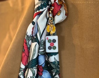 Bufanda con dije de ficha de Mahjong, ficha blanca: regalo personalizado de Mahjong
