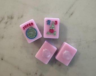 Zawieszka do butów Mahjong Tile, różowa płytka: prezent Mah Jongg