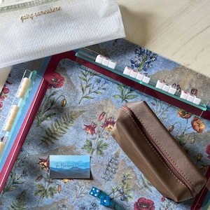 Juego de Mahjong de Viaje – Colección Blueberry Summit, Mini Fichas, Kit de Juego Portátil imagen 1