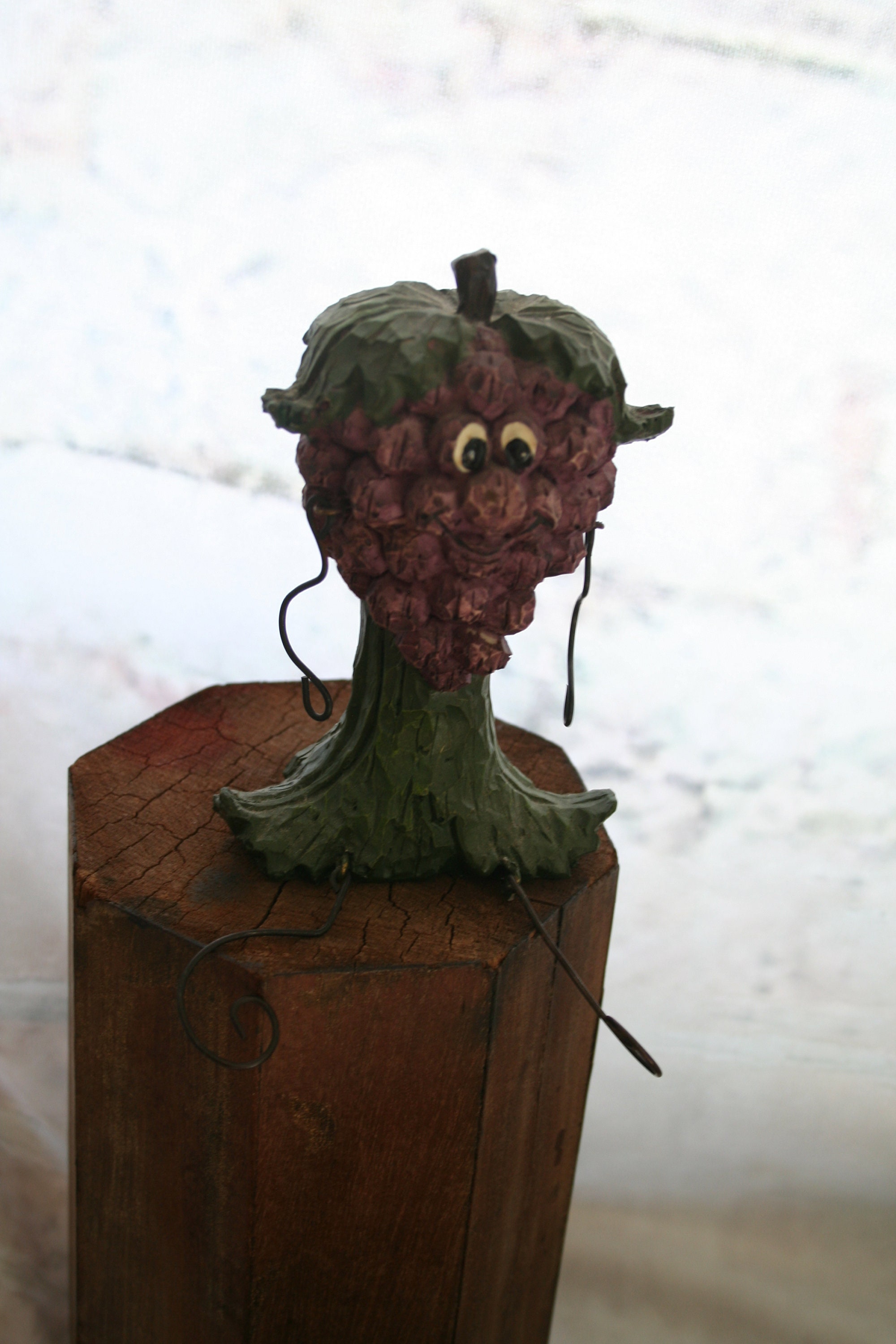 GRAPE BUNCH Smiling Vegetable/fruits Garden Buddy Shelf Sitter