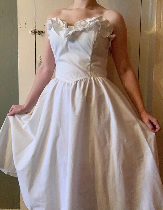Gunne Sax 1980s White Cotton Ruffle Strapless Sund