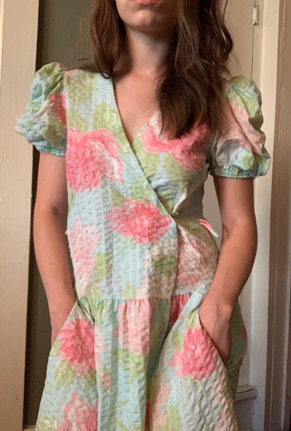 1980s Saks Fifth Avenue Seersucker Rose Print Flor