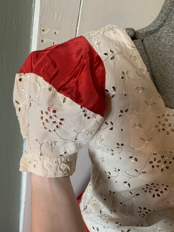 1930s Red & Cream Cotton Floral Eyelet Puff Sleev… - image 3