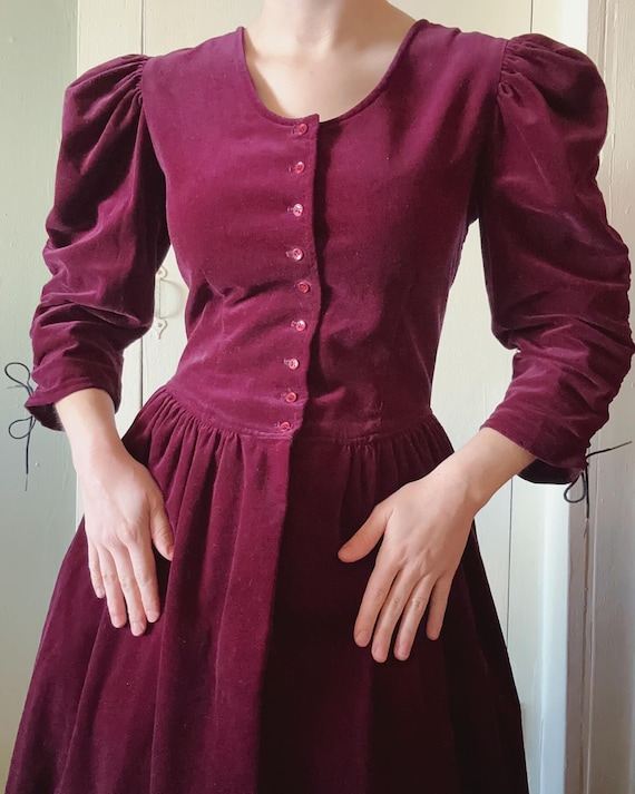 1980s Does 1940s Plum Purple Velvet Puff Sleeve P… - image 3