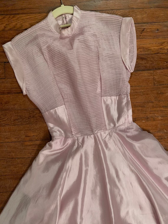 1950s Petal Pink/Lilac Organza Pintucked Party Dr… - image 6