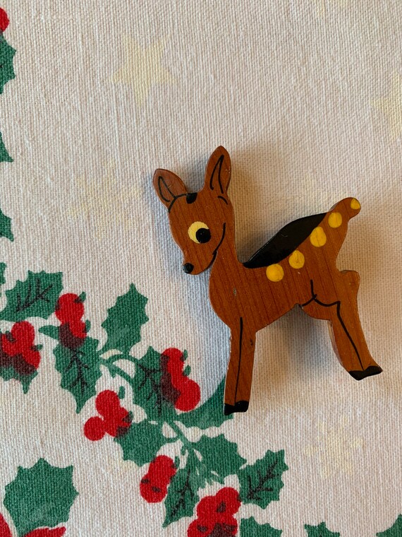 1940s Carved Wooden Deer Brooch / Hand Painted Faw