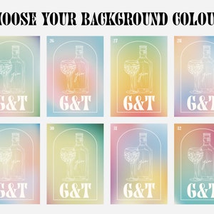 Pu&ograve; includere: Una selezione di stampe artistiche G&T con un'illustrazione di una bottiglia di gin e un bicchiere. Ogni stampa presenta uno sfondo sfumato di colore diverso, con il testo "CHOOSE YOUR BACKGROUND COLOUR!". Le stampe sono numerate da 25 a 32.