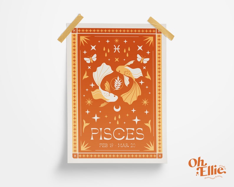 Może przedstawiać: Brązowo-pomarańczowy plakat ze stylizowaną ilustracją znaku zodiaku Ryby. Plakat przedstawia dwie ryby pływające w k&oacute;łko, otoczone gwiazdami, rogalem księżyca i innymi symbolami niebieskimi. Tekst "PISCES" jest wydrukowany pogrubioną, białą czcionką na dole plakatu, wraz z datami "FEB 19 - MAR 20".