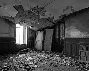 Black and white photo of an old living room in an abandoned mansion, abandoned places, urbex, vintage decoration