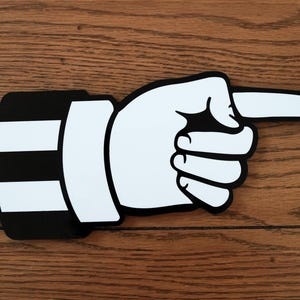 Placa de parede com dedo apontando/decoração mancave/decoração de parede/sinal Vá aqui