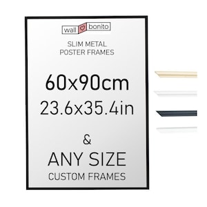 Może przedstawiać: Prostokątna, cienka metalowa rama do plakatu w kolorze czarnym z napisem wall bonito SLIM METAL POSTER FRAMES 60x90cm 23.6x35.4in & ANY SIZE CUSTOM FRAMES. Po prawej stronie znajdują się cztery małe próbki profili ram w kolorze jasnego drewna, białym, czarnym i srebrnym.