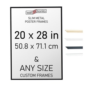 Peut inclure: Un cadre de poster rectangulaire en métal noir fin avec du texte sur fond blanc indiquant wall bonito SLIM METAL POSTER FRAMES 20 x 28 in 50,8 x 71,1 cm & ANY SIZE CUSTOM FRAMES. Quatre petits échantillons de profilés en beige, blanc, noir et blanc.