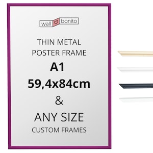 Op de afbeelding: Een dunne paarse metalen posterlijst met de tekst wall bonito THIN METAL POSTER FRAME A1 59,4x84cm & ANY SIZE CUSTOM FRAMES. Rechts zijn vier dunne lijstmonsters in beige, wit, zwart en wit te zien, die verschillende profielen tonen.