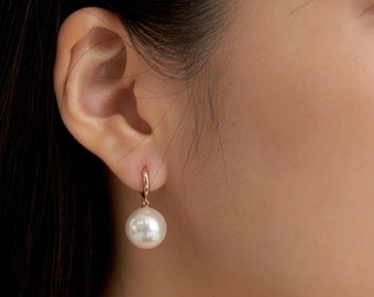 Boucles d'oreilles pendantes avec perles blanches « Big Candy » sur les boucles d'oreilles • Perle de Swarovski en argent sterling 925 plaqué or • Les meilleurs cadeaux de mariage pour elle !