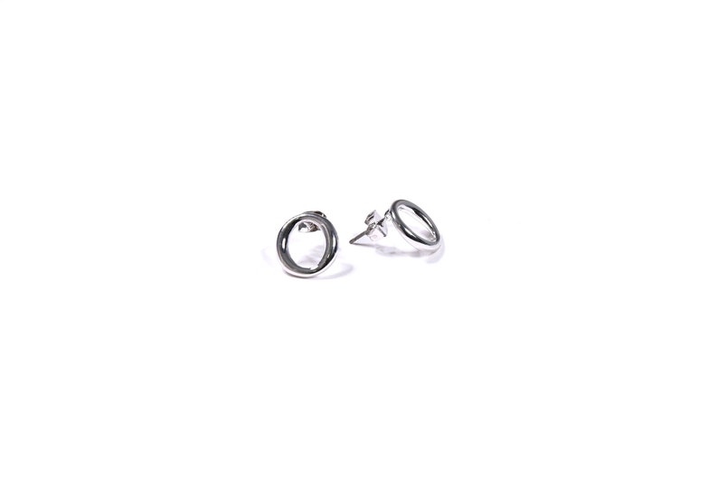 Soft Round Ring Earrings Suitable for Everywhere Minimal /& Delicate Metal Earrings Easy to Take On and Off
