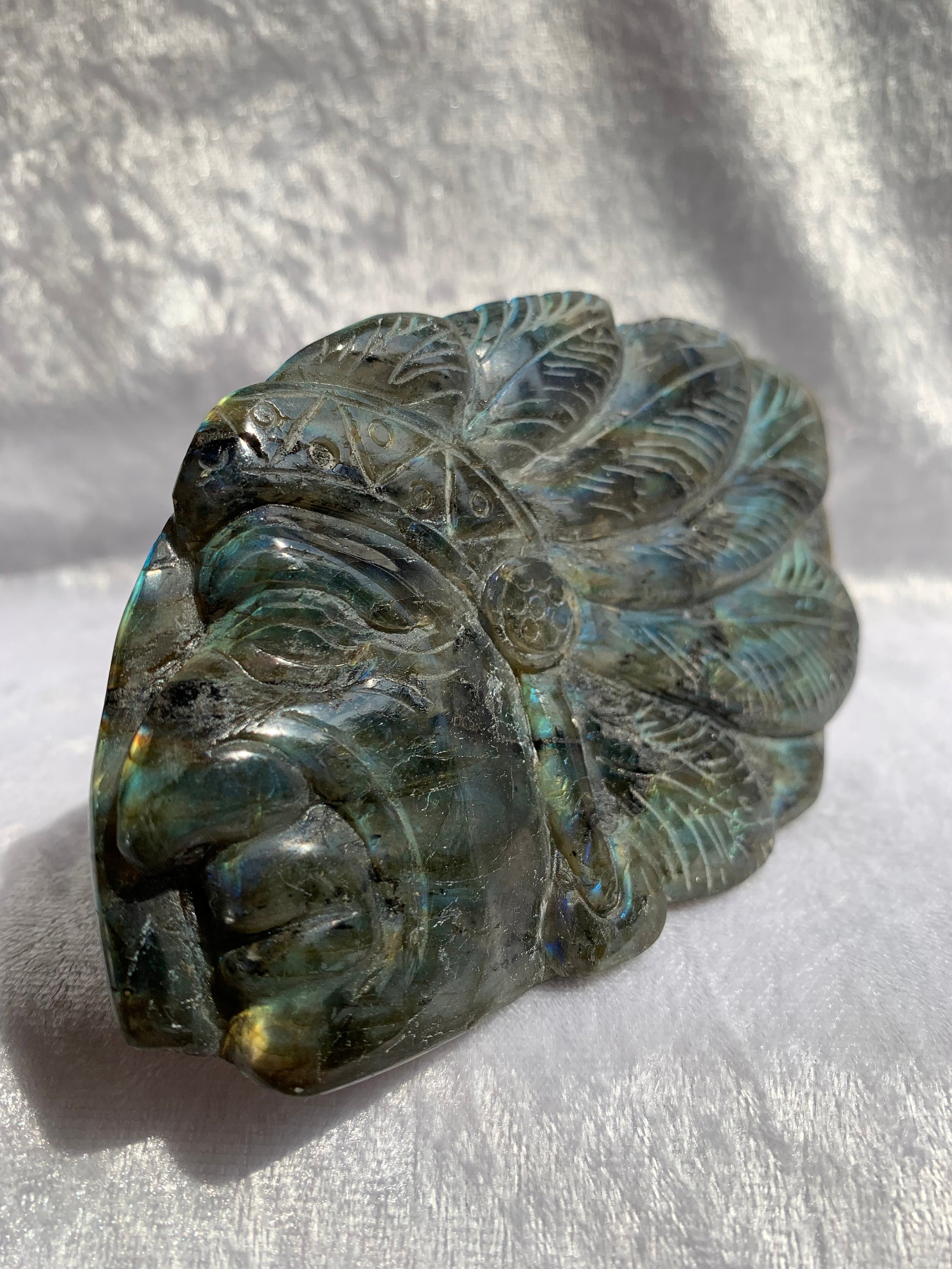 ラブラドライト インディアンヘッド　彫刻　置物 ラブラドライト インディアンヘッド 彫刻 置物 - メルカリ