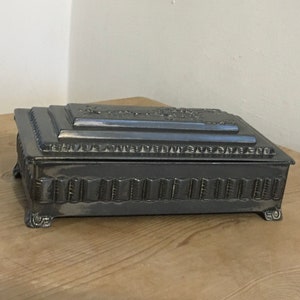 Vintage pewter box - horse and carriage design