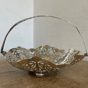 Vintage dish with handle
