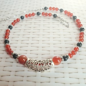 Statement-Halskette aus Karneol und schwarzem Obsidian