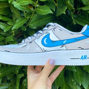 Dessin animé personnalisé peint à la main Nike Air Force 1, bande dessinée, croquis, bleu et beige, baskets
