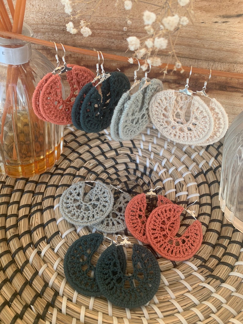 Amantes neutros Boho Crochet Lacey Hoops / Pendientes Boho / Pendientes de ganchillo / Declaración / Ganchillo hecho a mano imagen 4