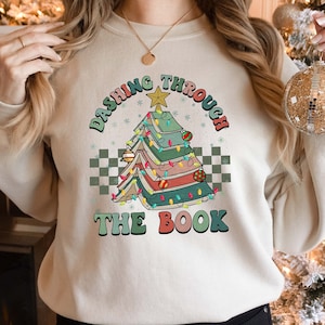 Dashing Through The Book Shirt, Todo reservado para regalo de camisa de Navidad para bibliotecario, ratón de biblioteca, sudadera de árbol de libros de Navidad, camiseta para amantes de los libros