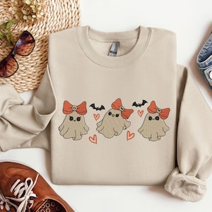 Sudadera fantasma bordada, camiseta fantasma linda, camisa de café fantasma pequeño, Halloween bordado, camisa bordada de Halloween, sudadera fantasma