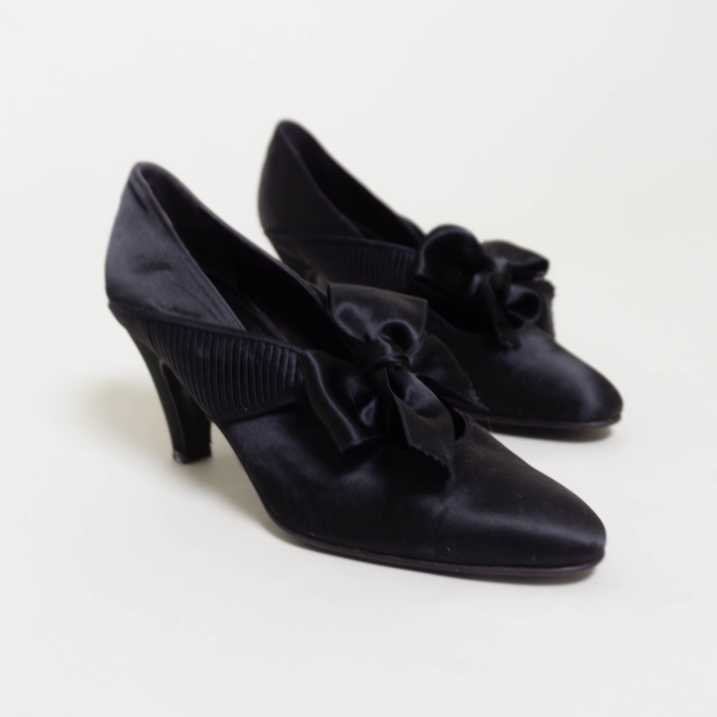 Bottega Veneta, Vintage BOTTEGA VENETA Satin Bow Heels | Black | US 4.5 | Pumps | Shoes | 80's | Classic | Evening