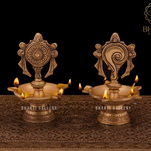 Traditional Brass Pooja Changu And Chakaram Vilakku Set – Sundari