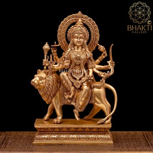 Messing Durga Statue groß, 45 cm groß Golden Finish Messing Durga Idol sitzt auf einem Löwen, Hindu Göttin des Schutzes und der Stärke