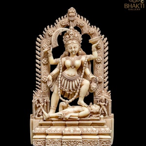 Maa Kali Statue, 27 cm Elfenbein Look Antik Finish Dust Marmor Göttin Kali Idol, Parvati, Kalika, Shiva-Shakti Figur, hinduistische schwarze Göttin