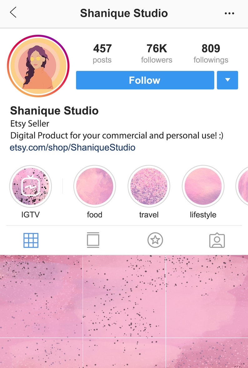 Puede incluir: Captura de pantalla del perfil de Instagram de Shanique Studio. La foto de perfil es una mujer con gafas de sol. El perfil tiene 457 publicaciones, 76K seguidores y 809 seguidos. El perfil es un vendedor de Etsy que ofrece productos digitales.