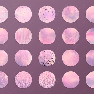 Puede incluir: Una colecci&oacute;n de 15 gr&aacute;ficos digitales redondos con texturas de acuarela en tonos rosa, lavanda y morado. Algunos c&iacute;rculos tienen efectos moteados o brillantes, mientras que otros presentan patrones de pinceladas. El fondo es morado.