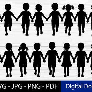 Op de afbeelding: Zwarte silhouetgrafiek van kinderen die hand in hand rennen. De afbeelding bevat twee rijen kinderen, met de tekst "EPS - SVG - JPG - PNG - PDF" en "Digital Download" onderaan.
