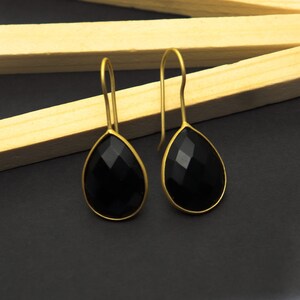 Natürliche schwarze Onyx Tropfenohrring, vergoldete Ohrstecker Birnenform, Edelstein-Haken-Ohrringe Handgemachte Ohrringe machen Schmuck